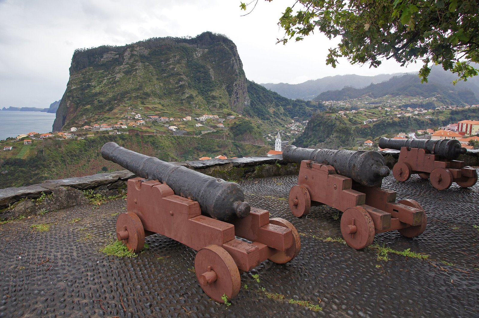 Scopri il Fortim do Faial: Un gioiello del Portogallo - Santana | Secret World Trip Planner