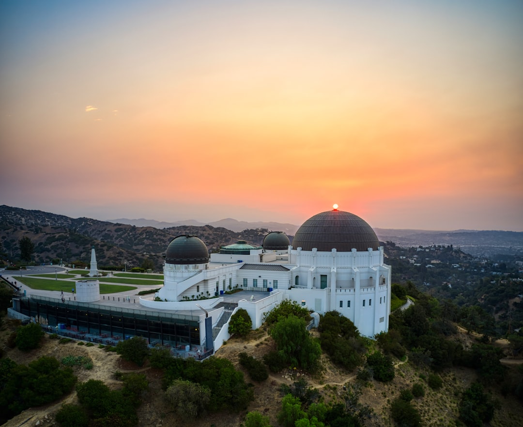 ロサンゼルスのグリフィス天文台で宇宙を探る - Los Angeles | Secret World Trip Planner