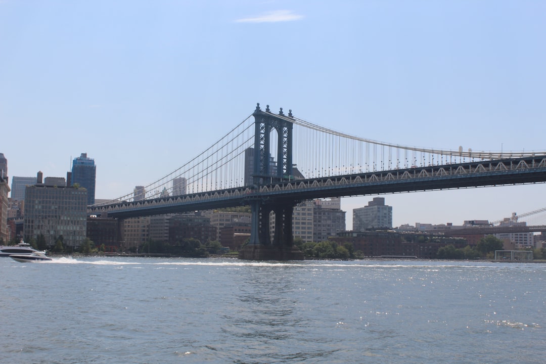 ハイブリッジを発見：ニューヨークの隠れた宝 - New York | Secret World Trip Planner