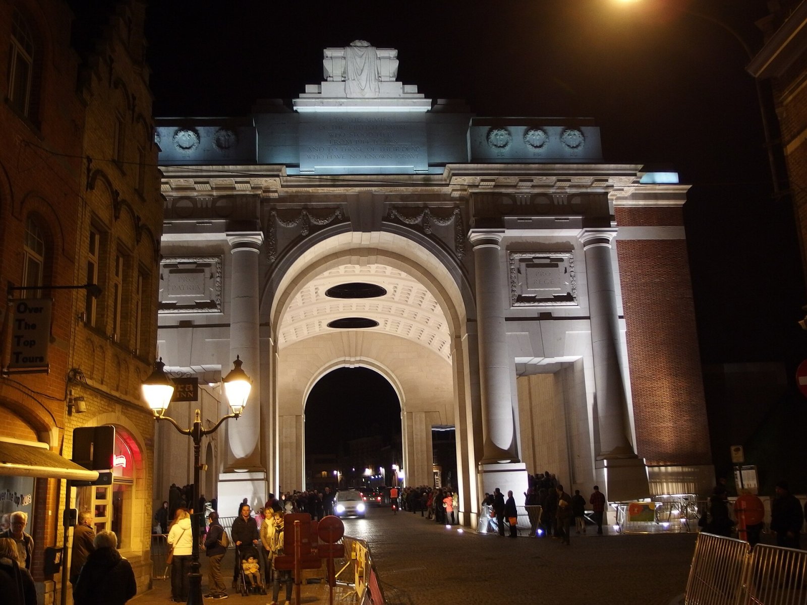 Menin Gate: il monumento alla memoria a Ypres - Grote Markt 34 | Secret World Trip Planner