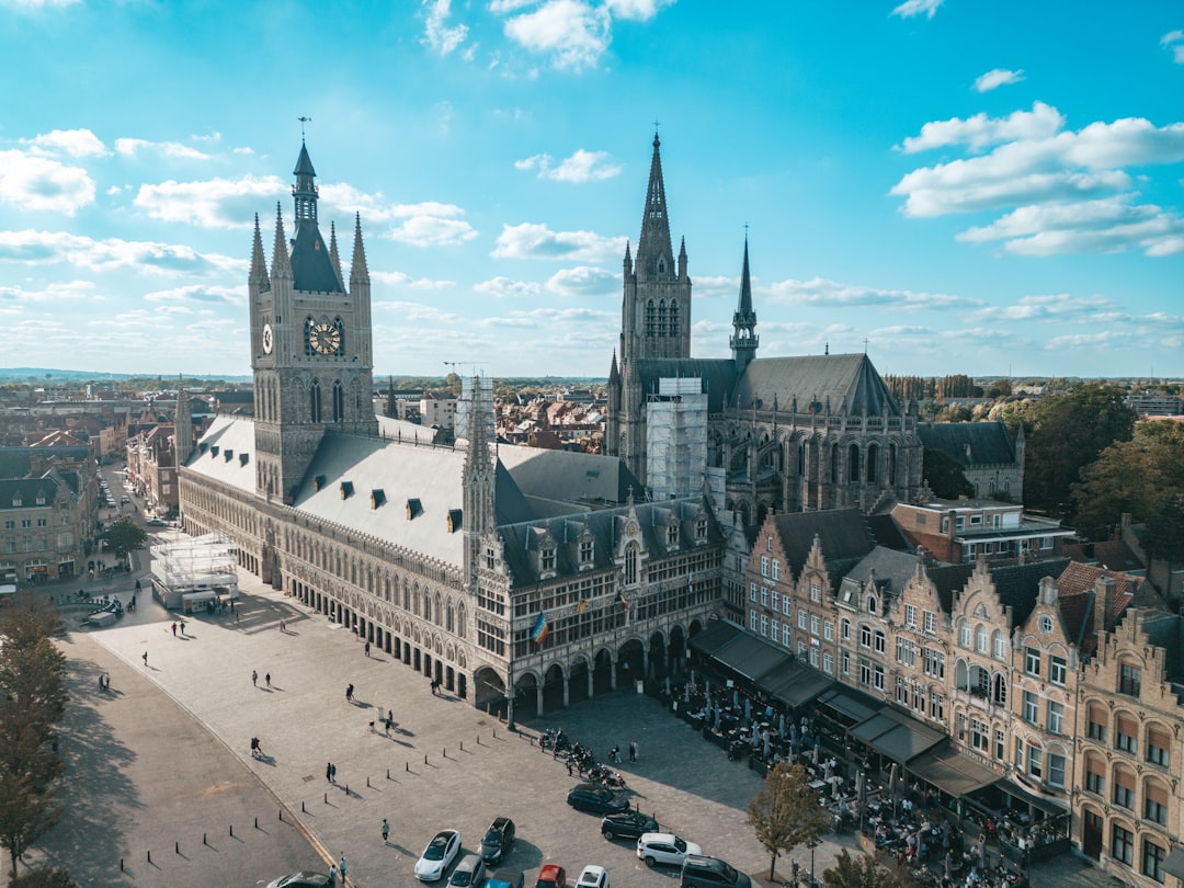 Menin Gate: Das Denkmal für die Erinnerung in Ypern — Grote Markt 34