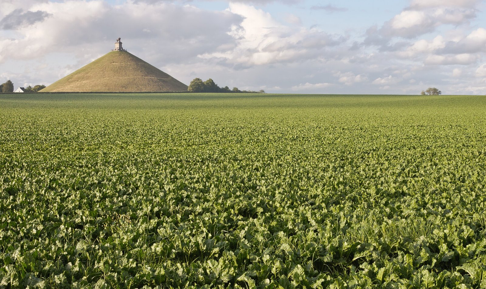 Discover the Battlefield of Waterloo: History and Culture - WATERLOO Monument Gordon | Secret World Trip Planner