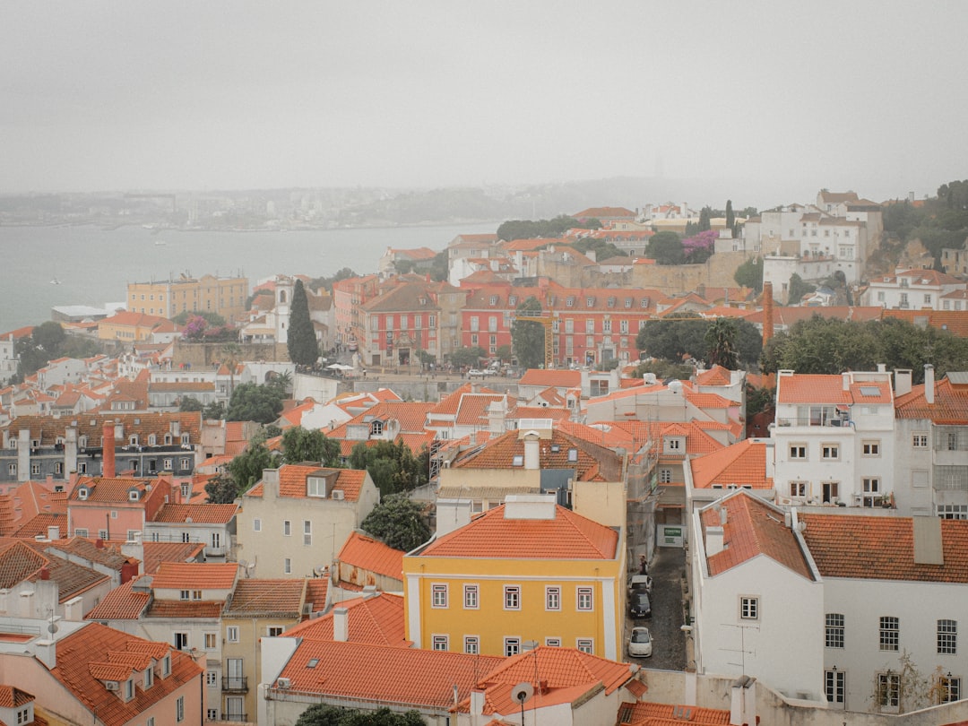 Scopri il Fascino del Quartiere Alfama di Lisbona | Secret World Trip Planner