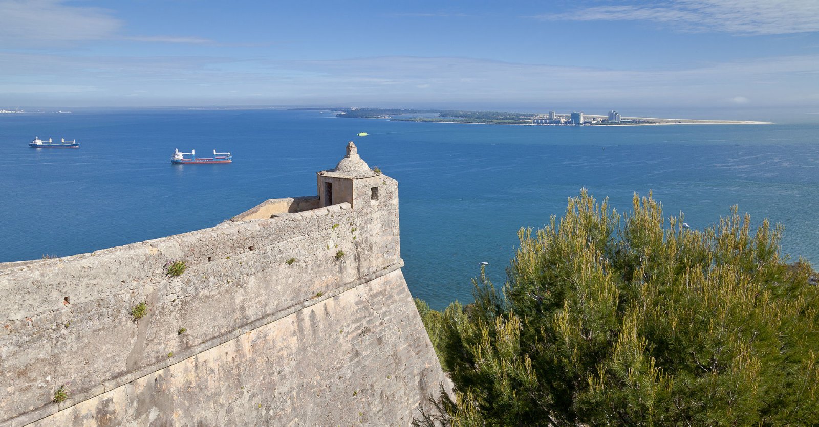 Explorer la Péninsule de Setúbal : Nature et Beauté Portugaise | Secret World Trip Planner