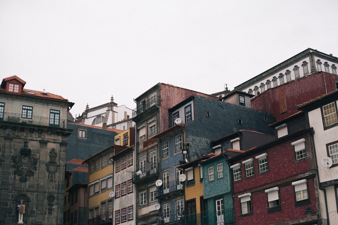 Entdecken Sie Porto Ribeira: Geschichte und Schönheiten der Hauptstadt des Nordens | Secret World Trip Planner