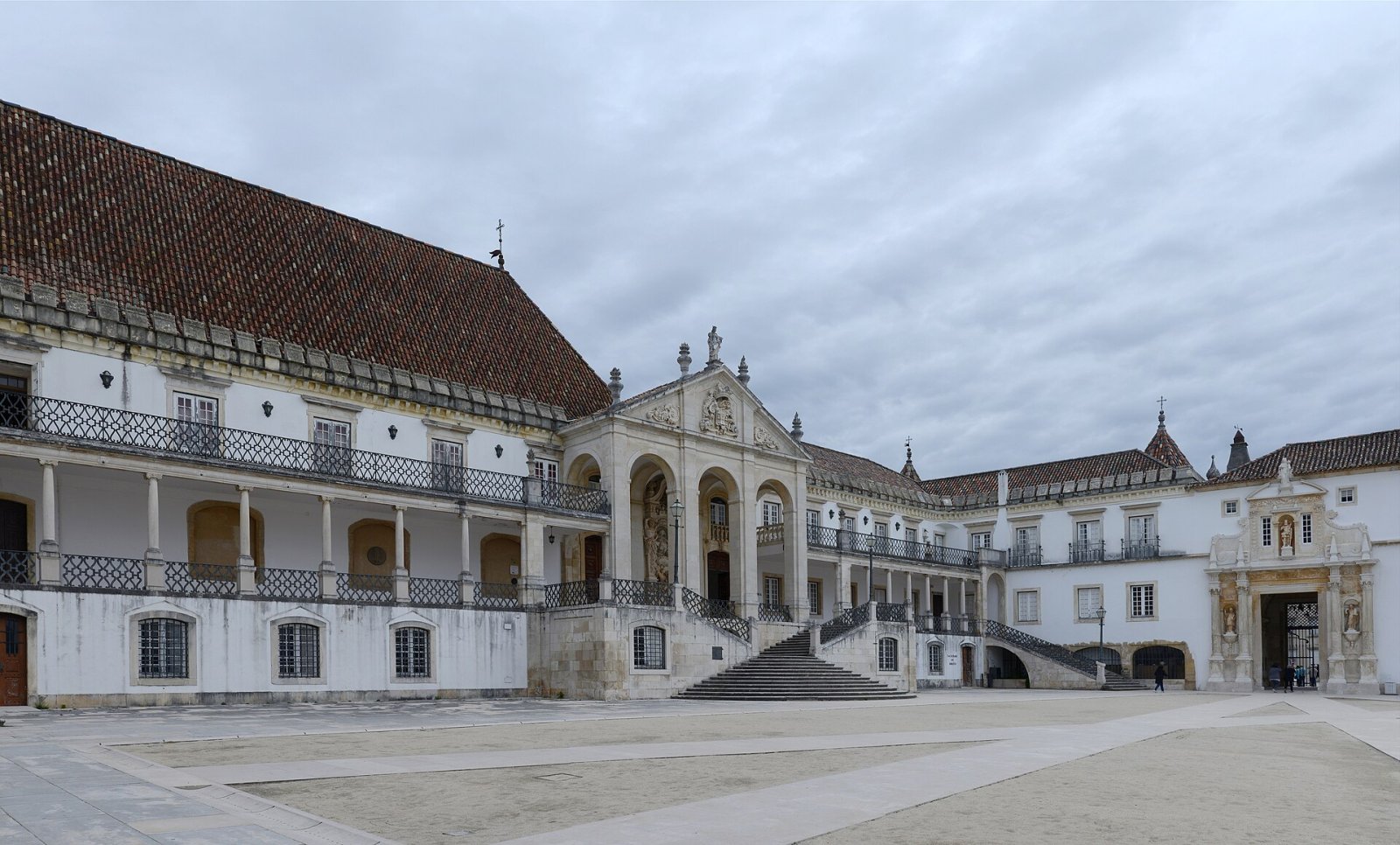 Entdecken Sie die Universität Coimbra: Ein kulturelles Juwel Portugals - Tresnuraghes | Secret World Trip Planner