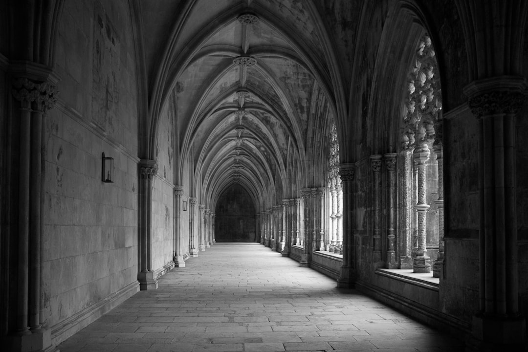 Esplora il Monastero di Batalha: un gioiello del Portogallo - Collinas | Secret World Trip Planner