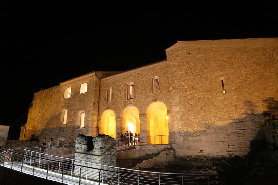 À la découverte des grottes du château normand de Sannicandro — Piazza Castello