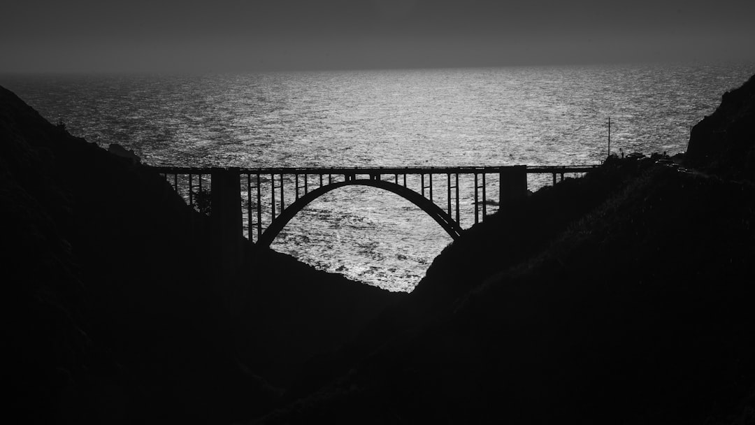 Bixby Creek Bridge: Icona del Big Sur e dei suoi Fari - Bixby Creek Bridge | Secret World Trip Planner