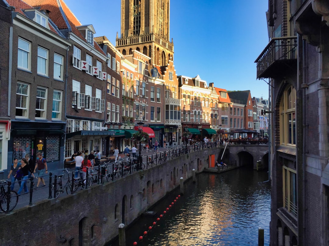 Découvrez la majestueuse Tour Dom d'Utrecht : symbole de la culture néerlandaise - Utrecht | Secret World Trip Planner