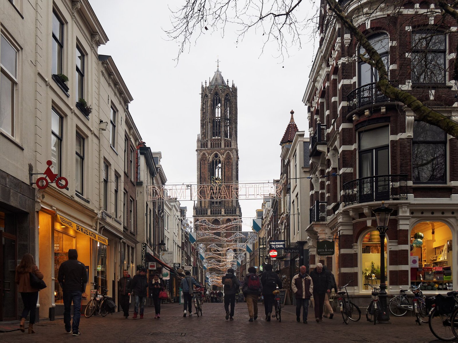 Découvrez la majestueuse Tour Dom d'Utrecht : symbole de la culture néerlandaise - Utrecht | Secret World Trip Planner