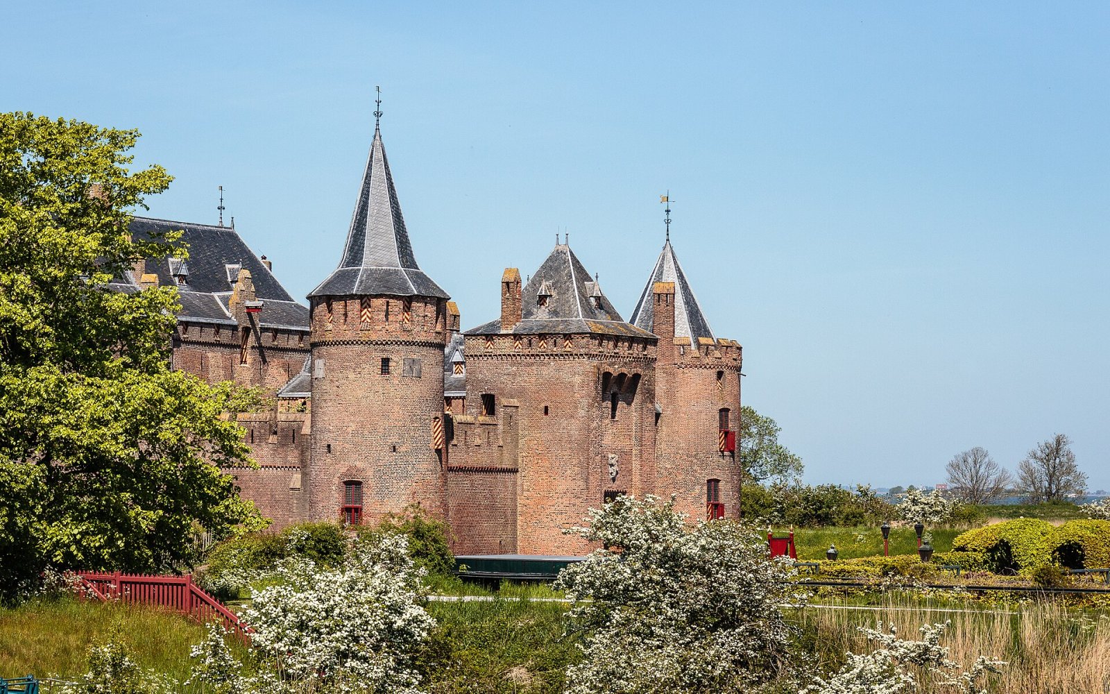 Muiderslot Castle: A Journey Through Dutch History - Muiden | Secret World Trip Planner