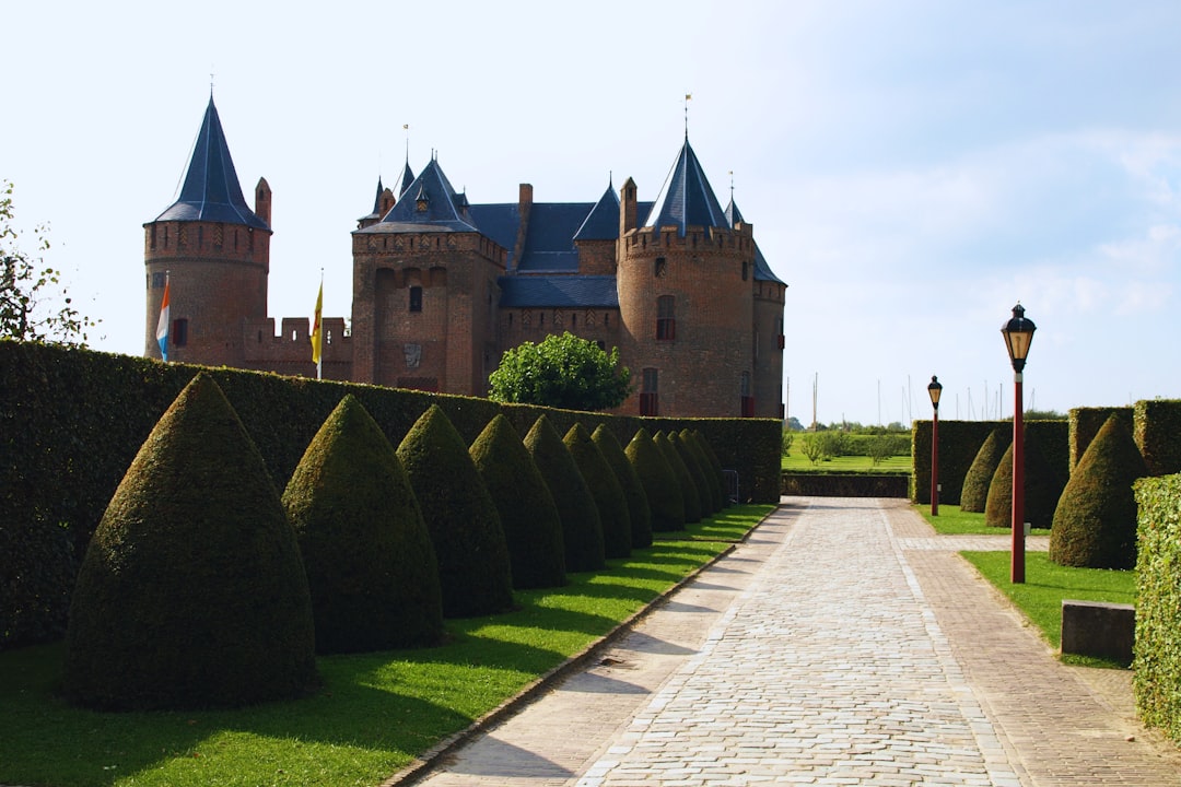 Château de Muiderslot : Un Voyage dans l'Histoire des Pays-Bas - Muiden | Secret World Trip Planner