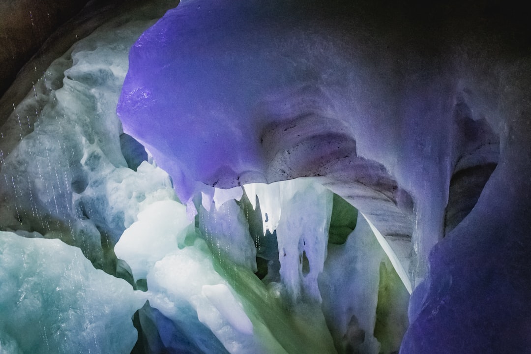 Scopri la Magia della Dachstein Ice Cave in Austria - Obertraun | Secret World Trip Planner
