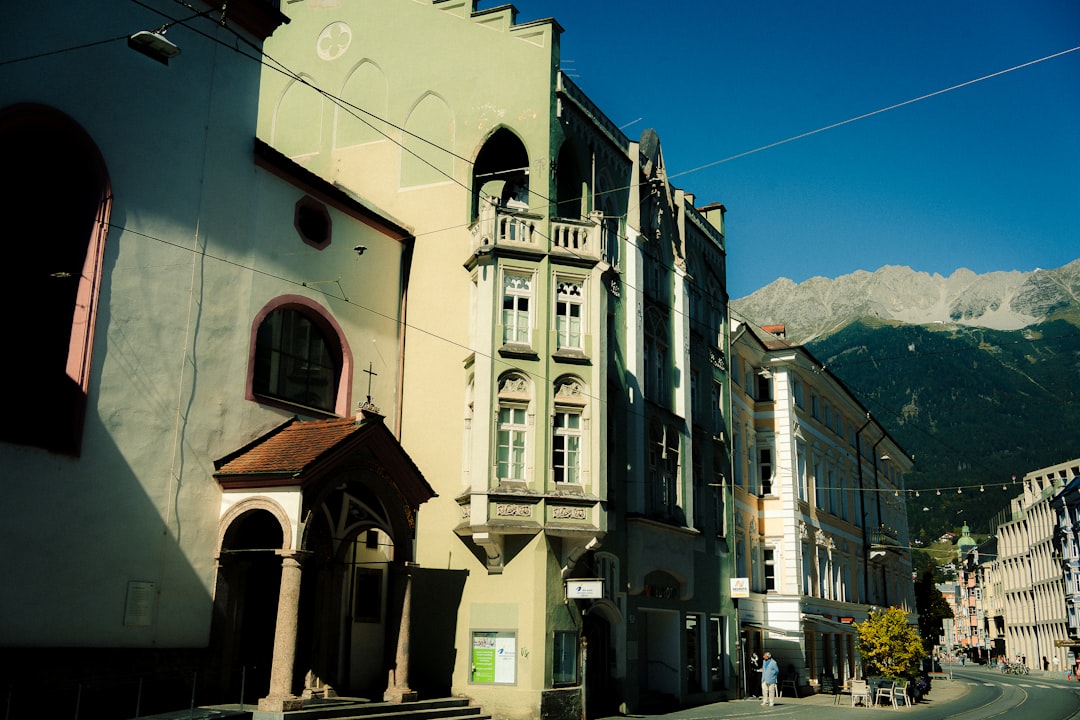 Scopri Innsbruck Old Town: Storia e Bellezze del Cuore del Tirolo - Innsbruck | Secret World Trip Planner