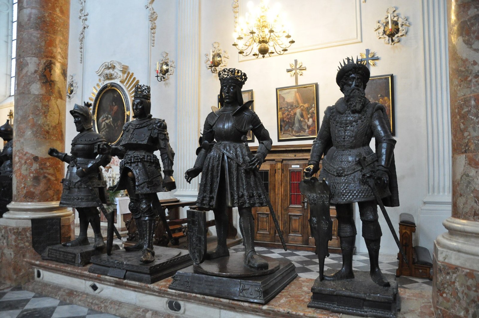 Découvrez la vieille ville d'Innsbruck : Histoire et Beautés du Cœur du Tyrol - Innsbruck | Secret World Trip Planner