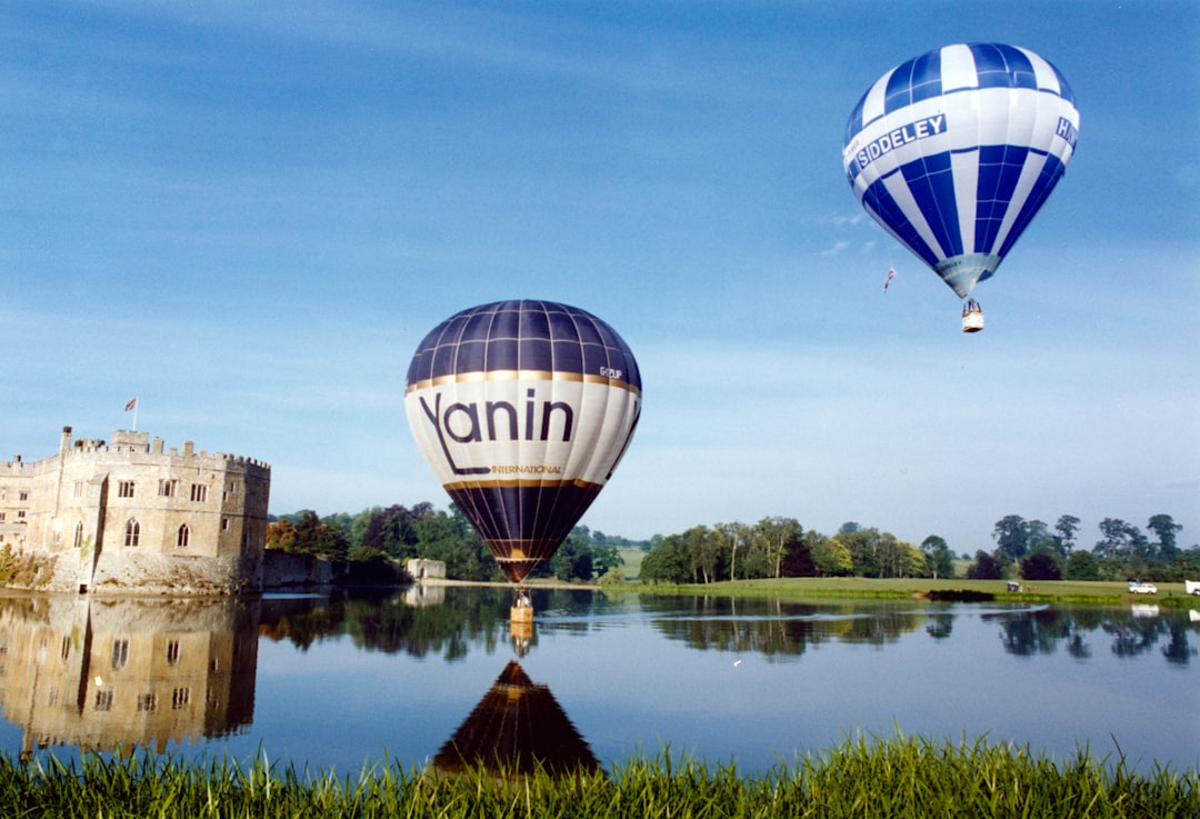 Descubre Leeds Castle: Historia y Bellezas en Inglaterra - Broomfield | Secret World Trip Planner