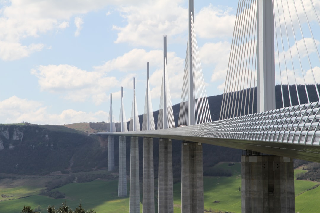 Viadotto di Millau: L'Incredibile Ponte D'Europa - Viaduc de Millau | Secret World Trip Planner