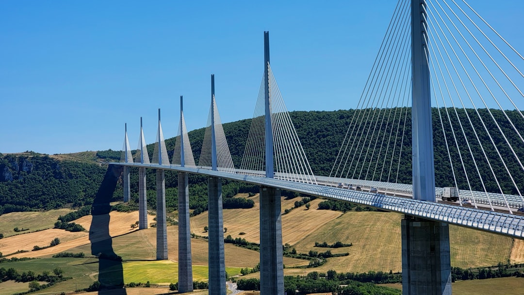 Viadotto di Millau: L'Incredibile Ponte D'Europa - Viaduc de Millau | Secret World Trip Planner