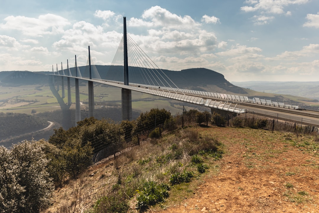 Viadotto di Millau: L'Incredibile Ponte D'Europa - Viaduc de Millau | Secret World Trip Planner