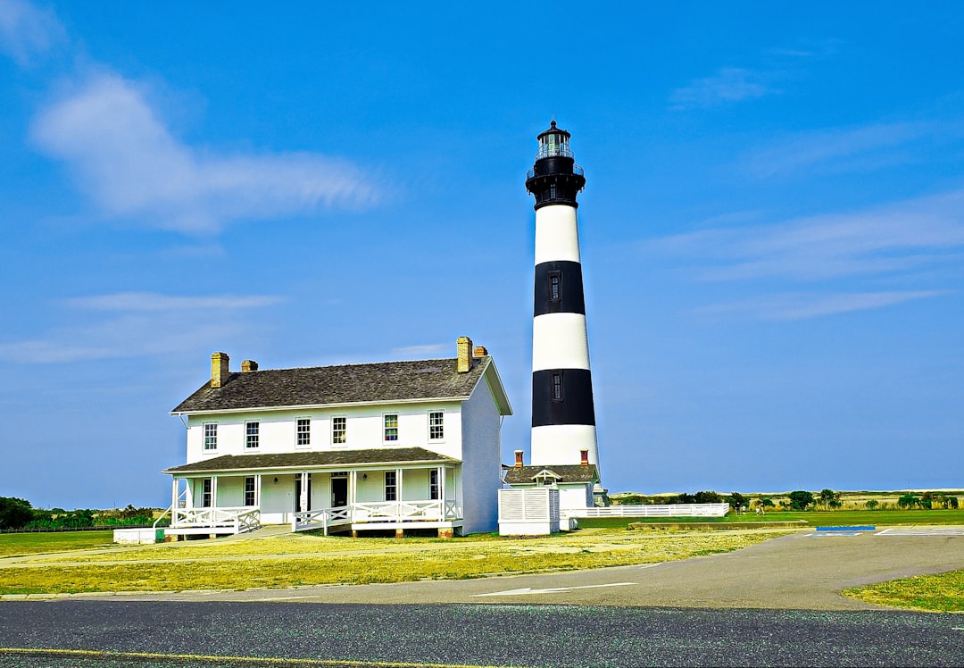 Scoprire il Faro di Bodie Island: un Viaggio nel Tempo - Nags Head | Secret World Trip Planner