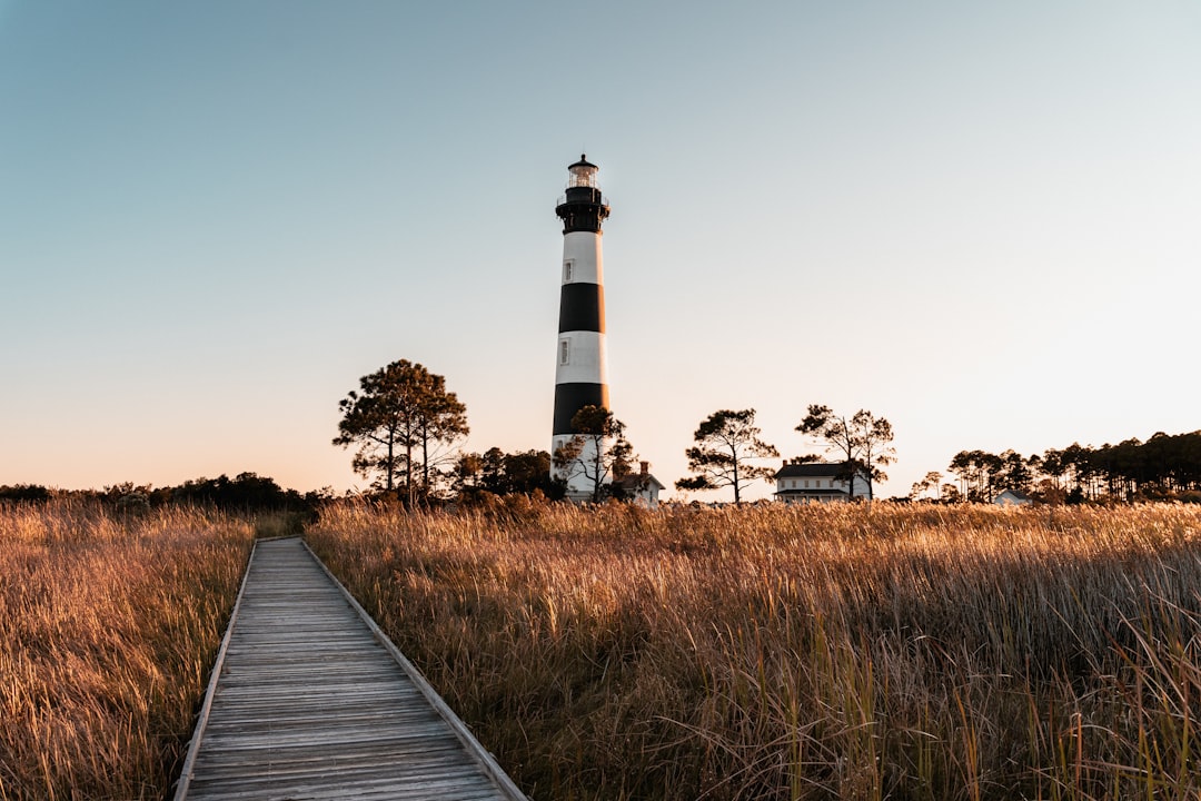 Découvrez le phare de Bodie Island : un voyage dans le temps - Nags Head | Secret World Trip Planner