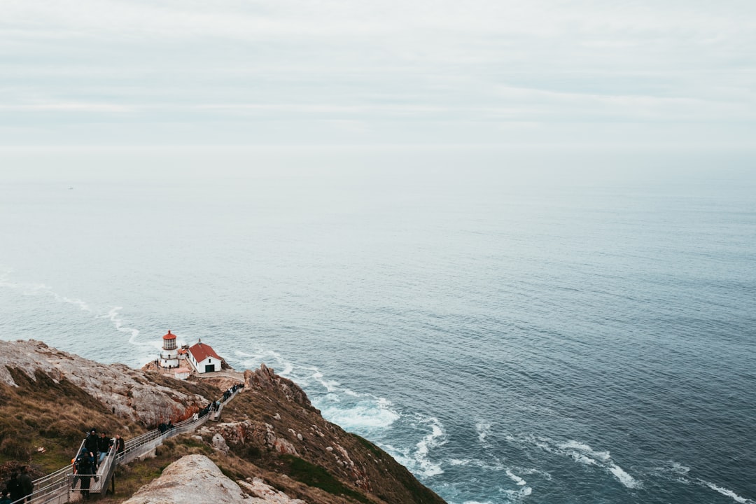 À la découverte du phare de Point Reyes : voyage entre mer et histoire - Inverness | Secret World Trip Planner