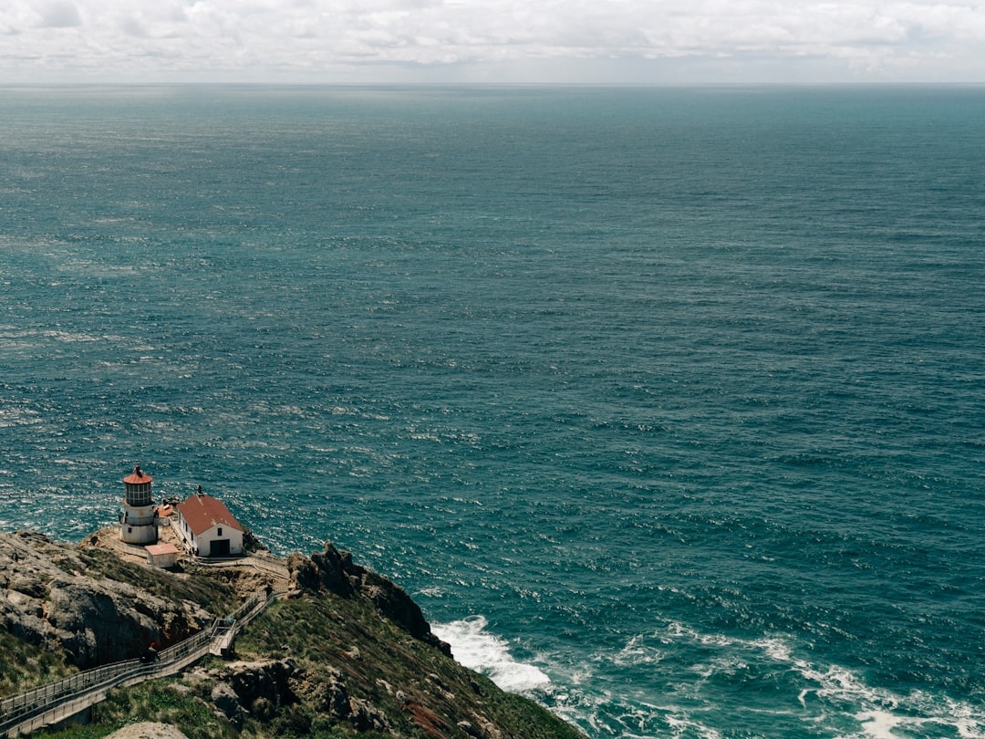 À la découverte du phare de Point Reyes : voyage entre mer et histoire - Inverness | Secret World Trip Planner