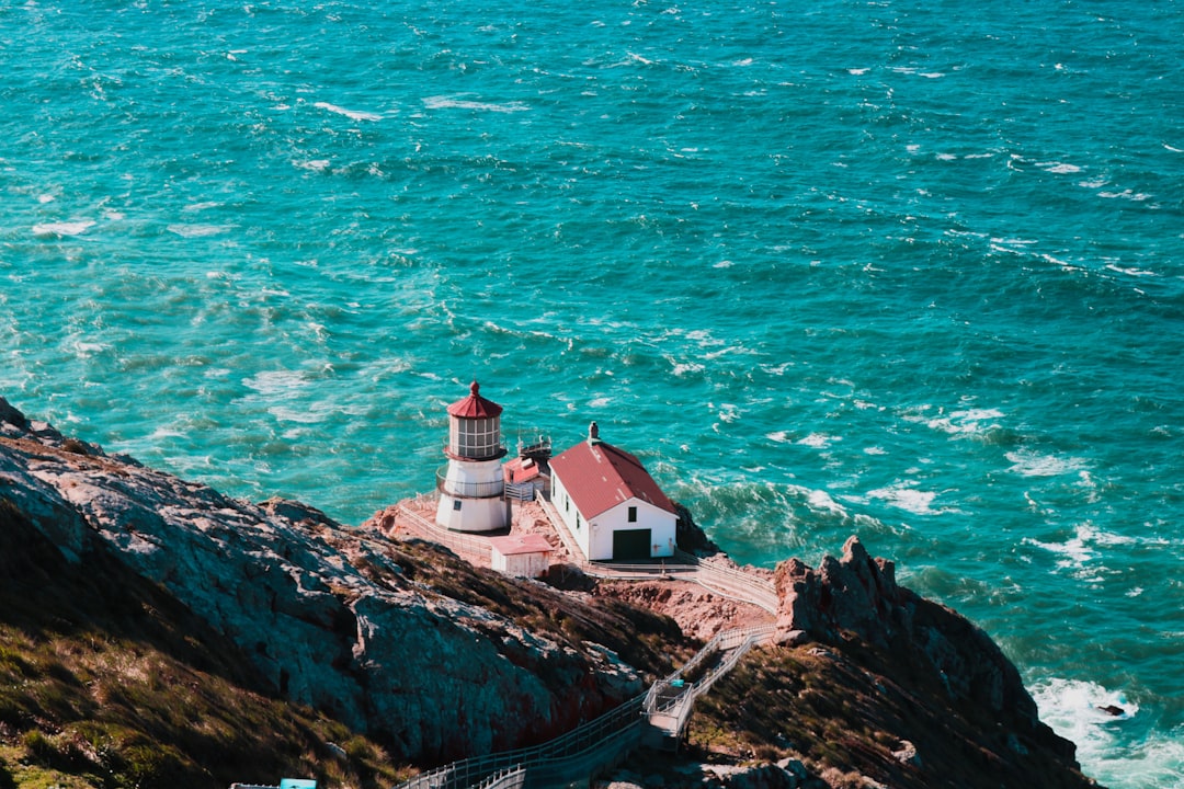 À la découverte du phare de Point Reyes : voyage entre mer et histoire - Inverness | Secret World Trip Planner