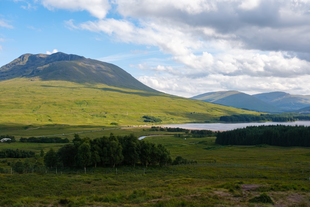 Découvrez Ben Lui : la montagne enchanteresse d'Écosse - 95WQ+QQ Inveraray | Secret World Trip Planner