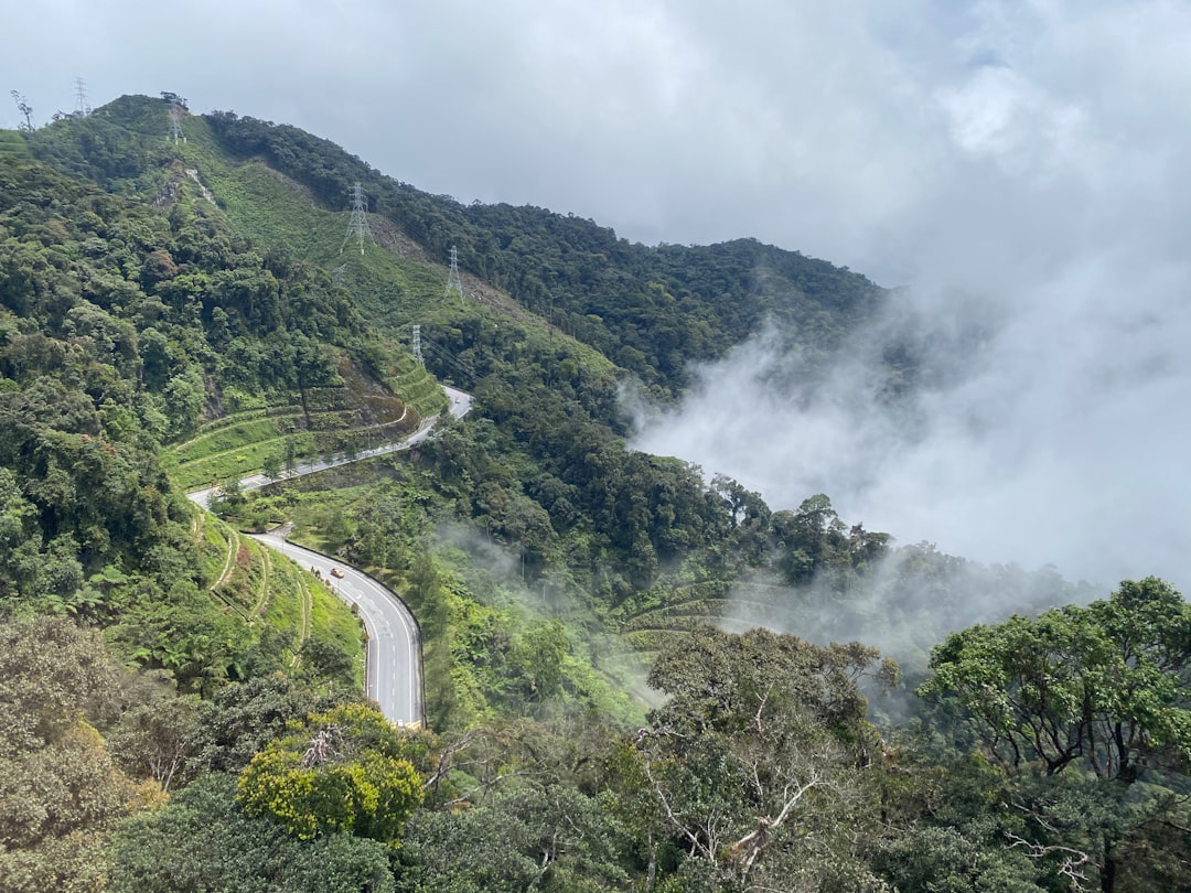 Entdecke Gunung Chemendong: ein Naturjuwel in Malaysia — Kulai