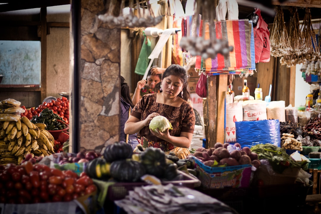 Der Markt von Chichicastenango: Farbenpracht und Kultur — WVVQ+376
