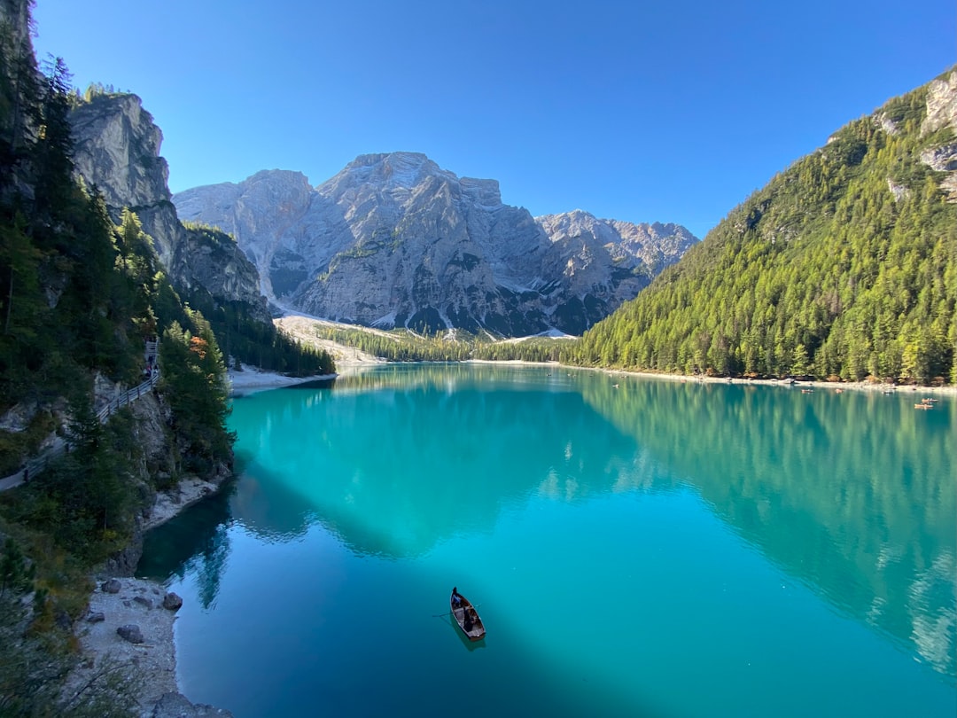 Excursions au Lac de Braies : Un Paradis Caché - St.Veit | Secret World Trip Planner