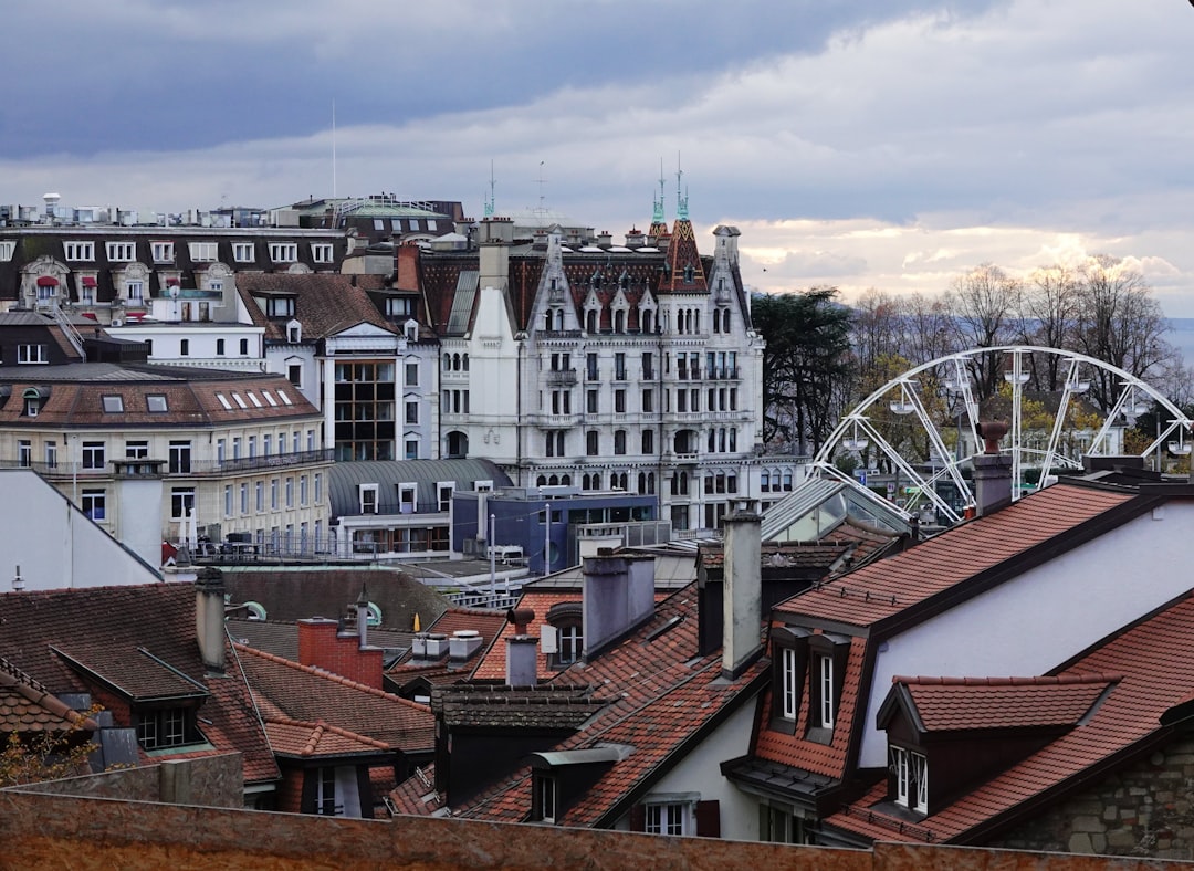 Château d'Ouchy : Un trésor caché en Suisse - Pl. du Port | Secret World Trip Planner