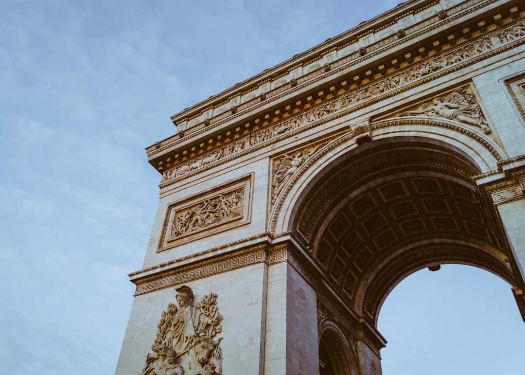Arc de Triomphe du Carrousel : Un Pont entre Histoire et Beauté - Pl. du Carrousel | Secret World Trip Planner