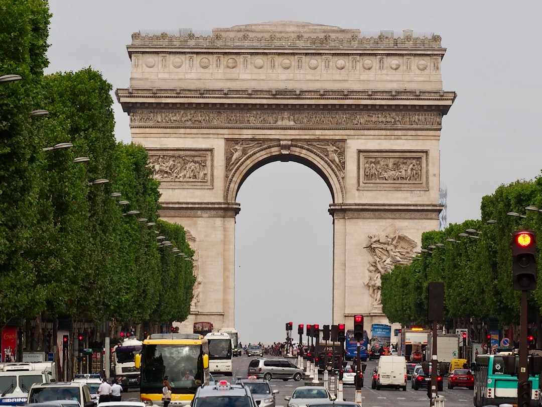 Arco del Carosello: Un Vínculo entre Historia y Belleza - Pl. du Carrousel | Secret World Trip Planner