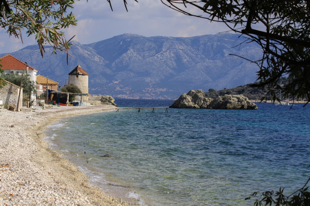 Ellinitsa : Un bijou de la nature en Arcadie, Grèce — 74C4+WF Falesia