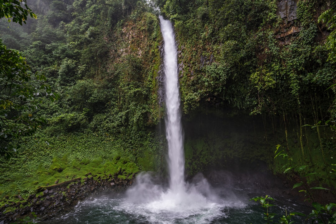 Verborgene Wasserfälle von Fortuna: Eine grüne Oase - Provincia di Alajuela | Secret World Trip Planner