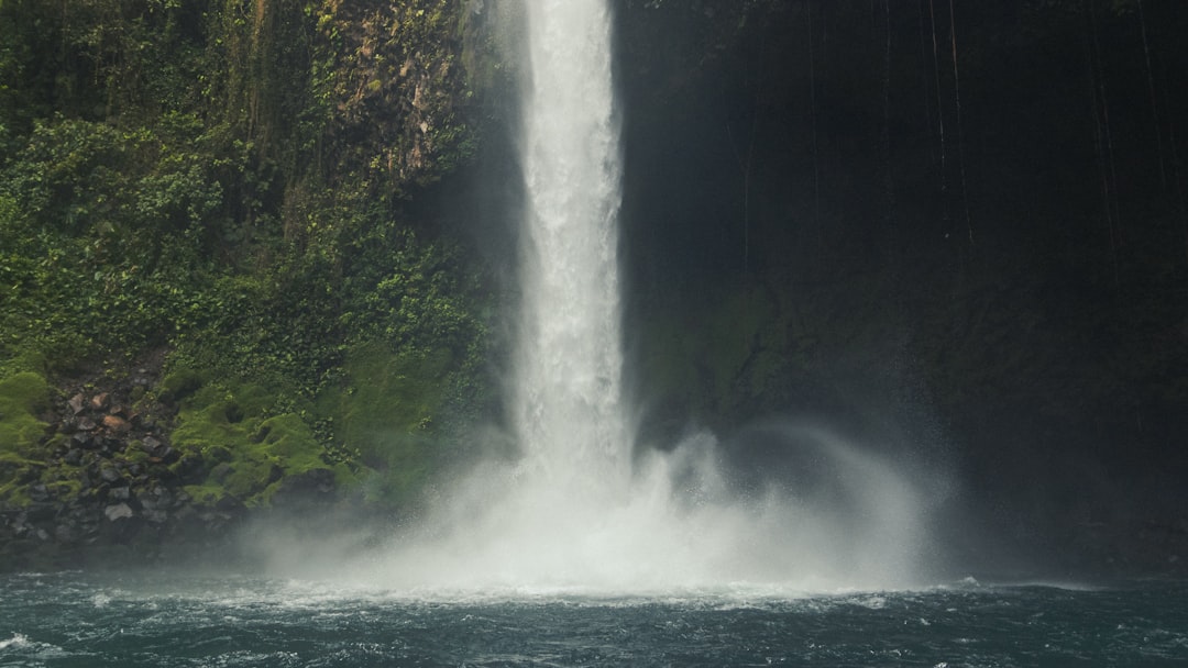 Cascades cachées de Fortuna : une oasis verte - Provincia di Alajuela | Secret World Trip Planner