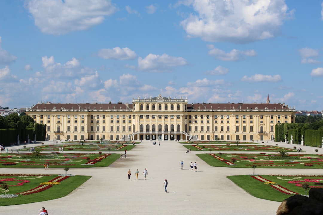Panorami Incantevoli al Parco del Castello di Schönbrunn - Schönbrunner Schloßstraße 47 | Secret World Trip Planner