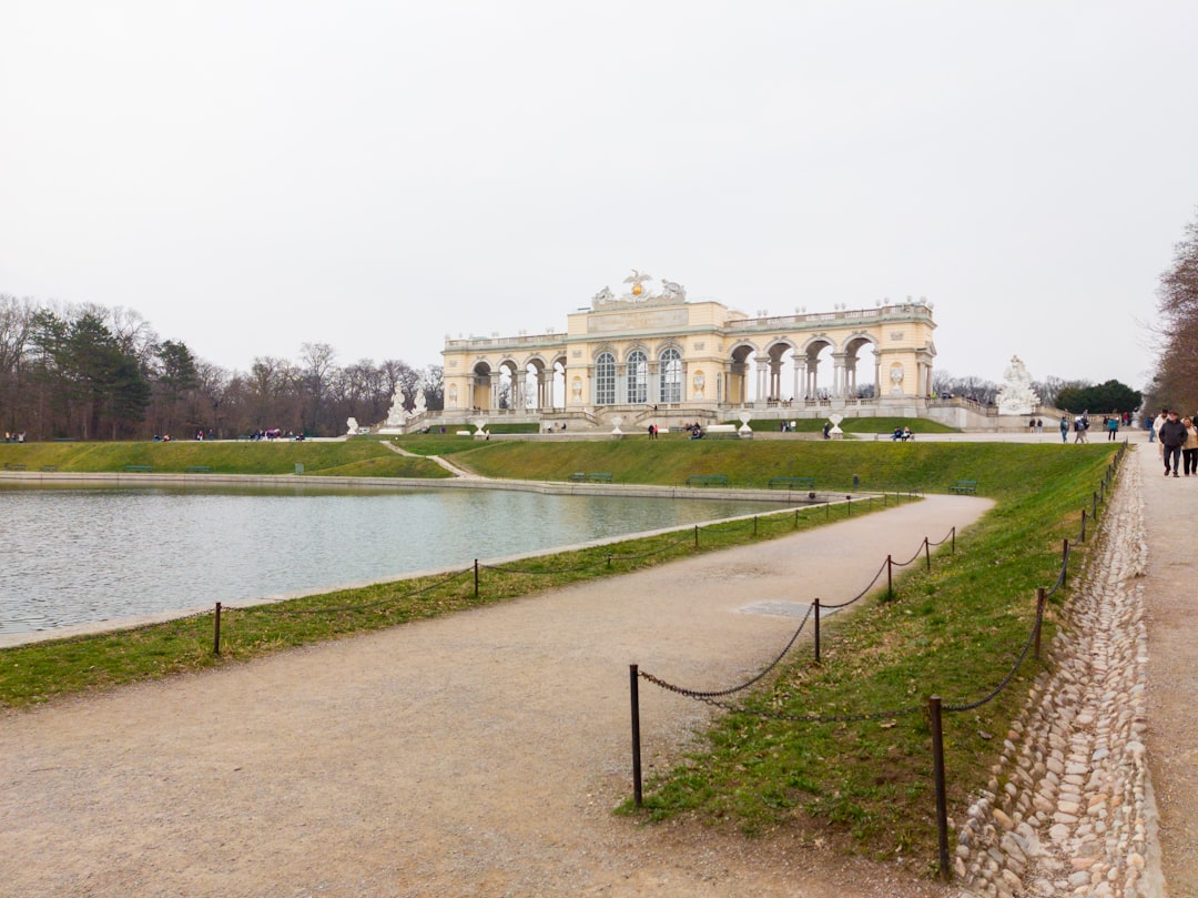 Panoramas Envoûtants au Parc du Château de Schönbrunn - Schönbrunner Schloßstraße 47 | Secret World Trip Planner