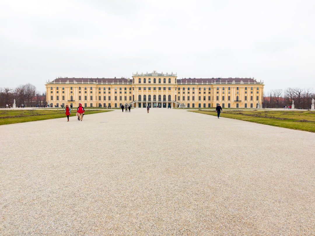 Panoramas Envoûtants au Parc du Château de Schönbrunn - Schönbrunner Schloßstraße 47 | Secret World Trip Planner