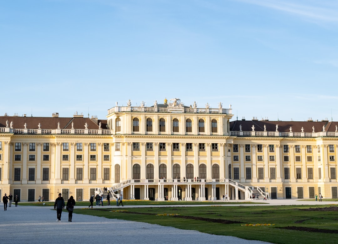 Panoramas Envoûtants au Parc du Château de Schönbrunn - Schönbrunner Schloßstraße 47 | Secret World Trip Planner