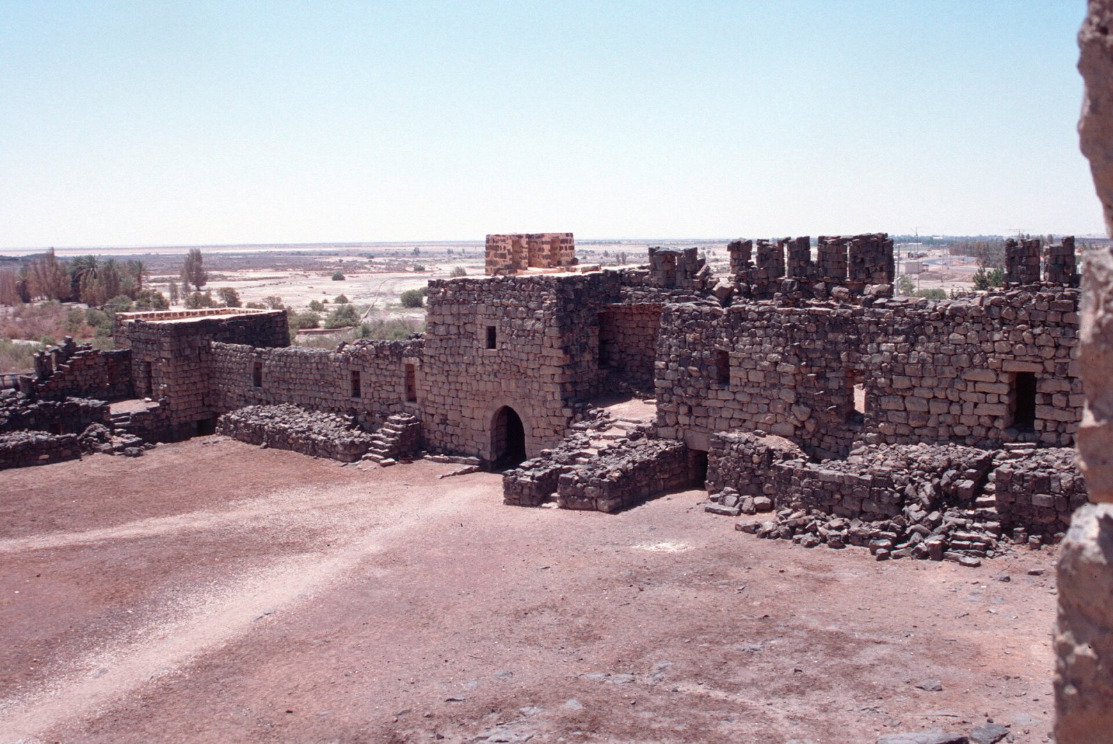 Découvrez Qasr Al-Azraq : La Forteresse Bleue de Jordanie - VRJG+3X6 | Secret World Trip Planner