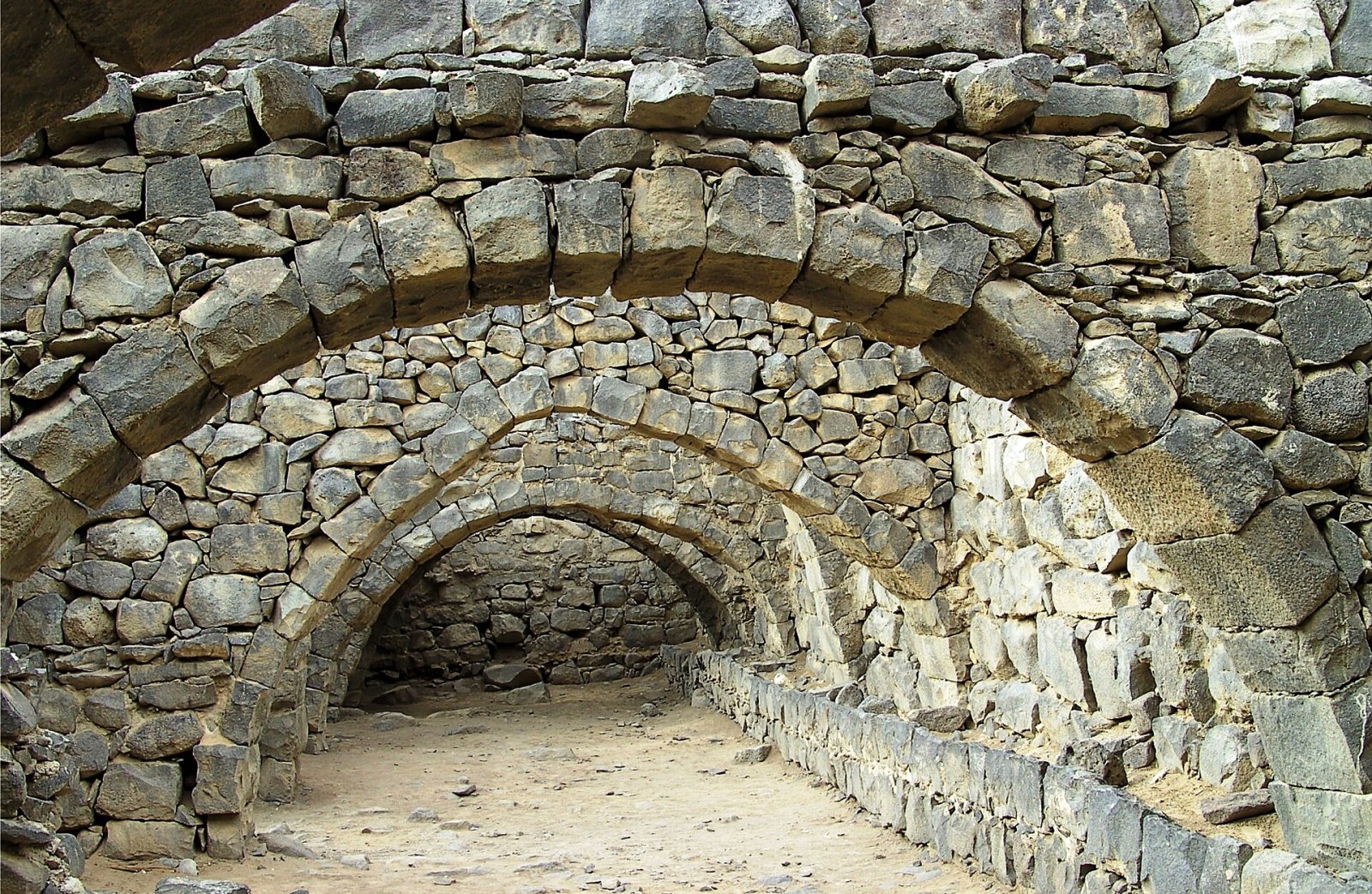 Découvrez Qasr Al-Azraq : La Forteresse Bleue de Jordanie - VRJG+3X6 | Secret World Trip Planner