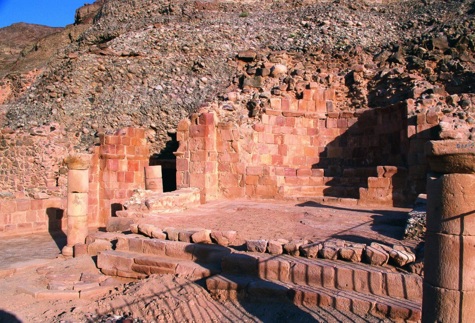 Erkunde die Höhle von Lot: Eine Reise in die Geschichte Jordaniens - 2GW3+P4 Gawr as-Safi | Secret World Trip Planner