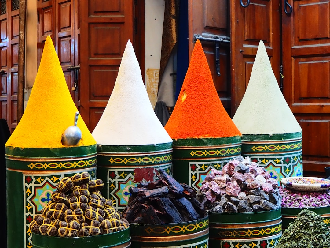 Entdecke den Souk von Marrakesch: Farben und Düfte - J2J6+MG6، طريق سيدي عبد العزيز، Marrakech 40000 | Secret World Trip Planner