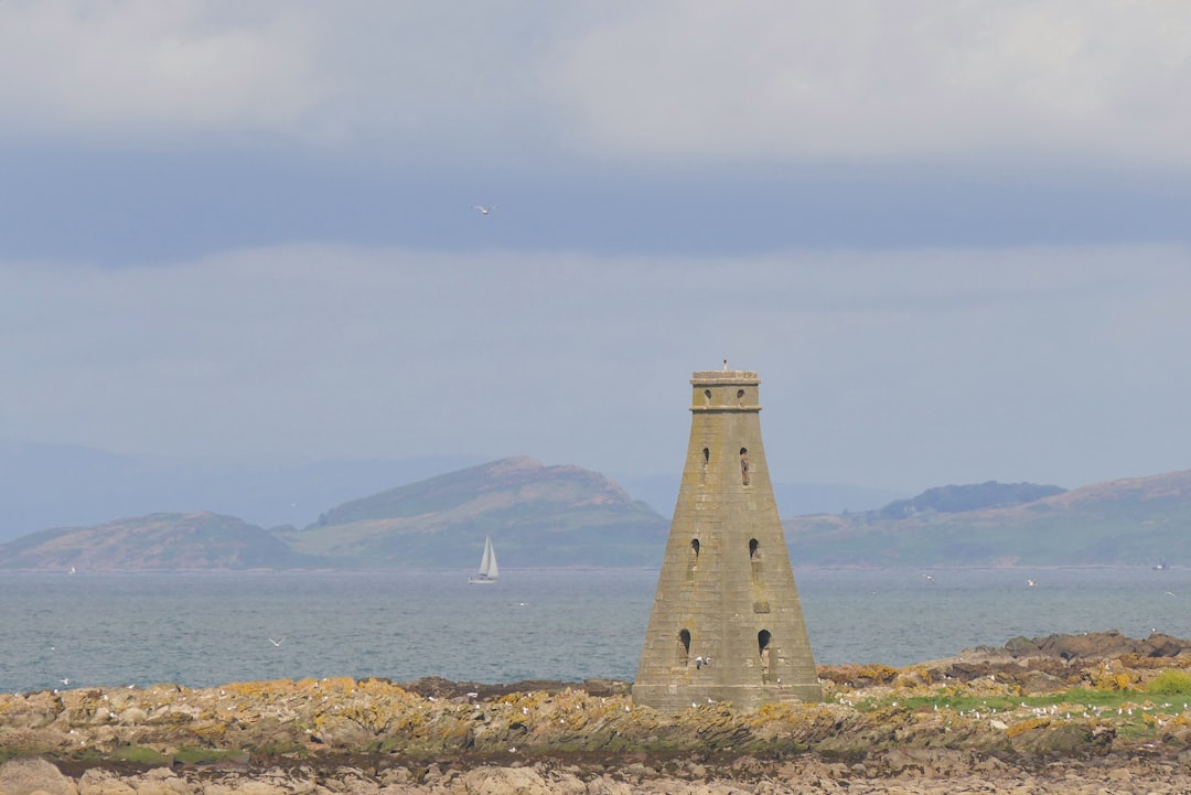 Explorer le Cameron Obelisk : un trésor historique en Écosse - Highland Council | Secret World Trip Planner