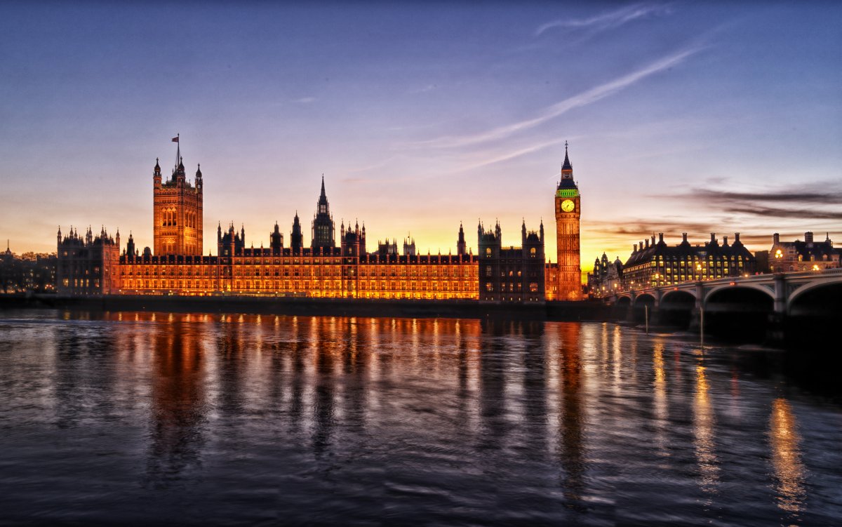 ウェストミンスター宮殿：ロンドンの政治の中心 - Londra SW1A 0AA | Secret World Trip Planner