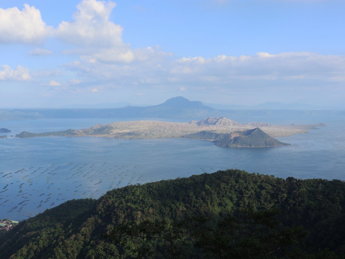 Il Lago Crater del Vulcano Taal: Un Paradiso Nascosto — Taal Volcano Main Crater Lake